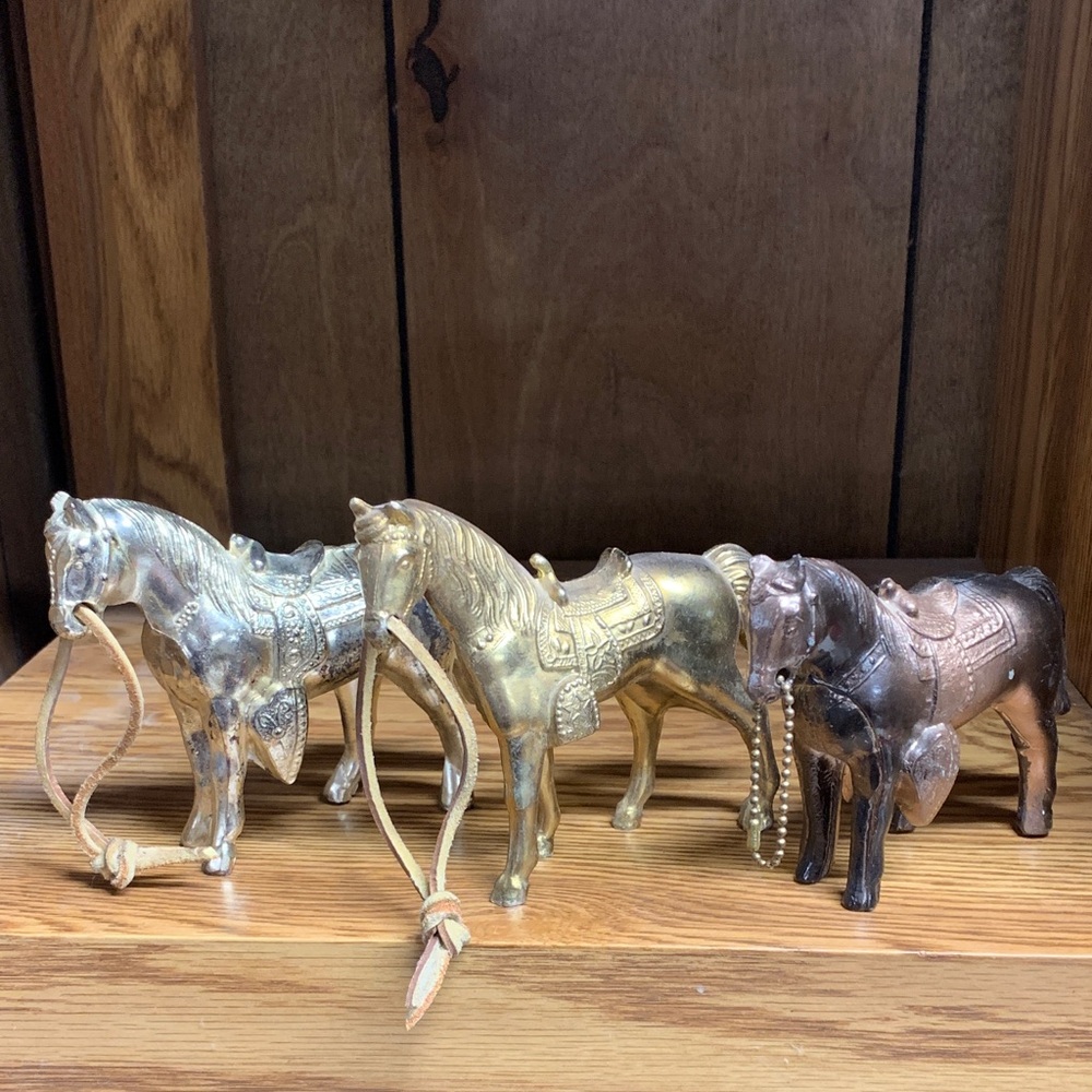 Set of Decorative Horse Figurines in Gold and Bronze